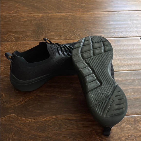 Skechers Men's Black Slip-on Athletic Shoes Size 8.5 - Picture 4 of 7